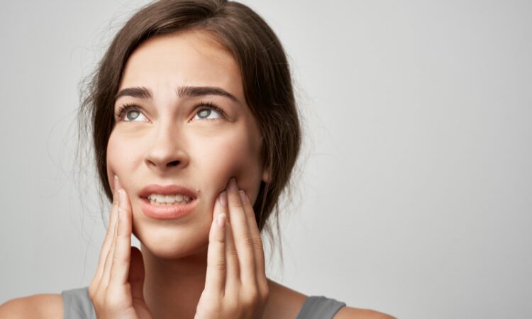 Teeth grinding, or bruxism, poses a significant risk to dental health. Without intervention, this can lead to tooth damage and jaw disorders.
